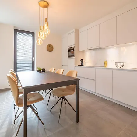 In Belgium Near Marina شقة نيوبورت