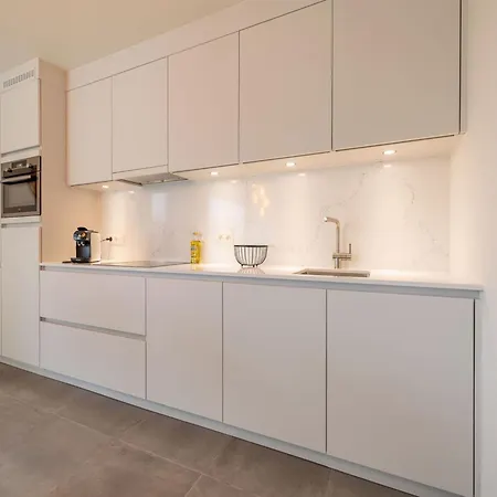 شقة In Belgium Near Marina نيوبورت