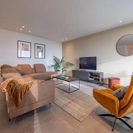 شقة In Belgium Near Marina