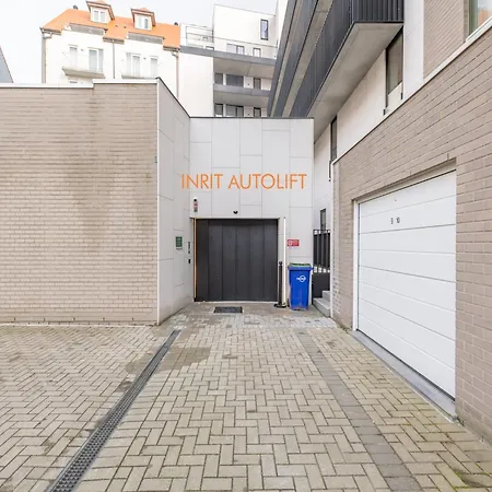 شقة In Belgium Near Marina *