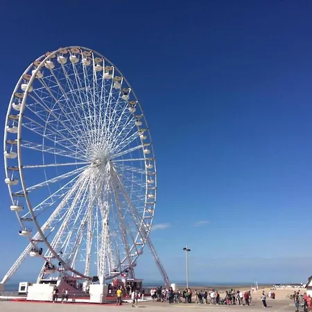 In Belgium Near Marina شقة *