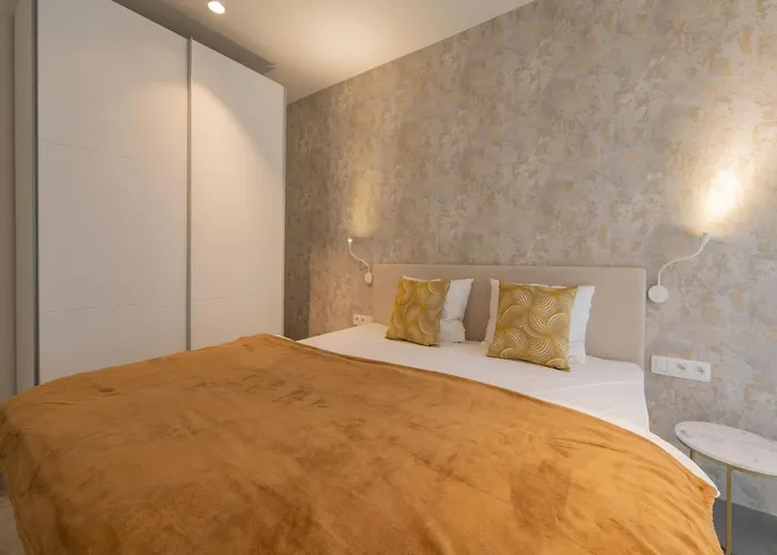 In Belgium Near Marina 아파트