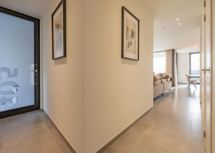 In Belgium Near Marina 아파트 *