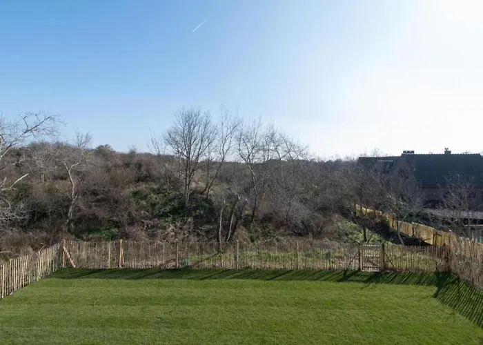 In Belgium Near Marina 아파트 *